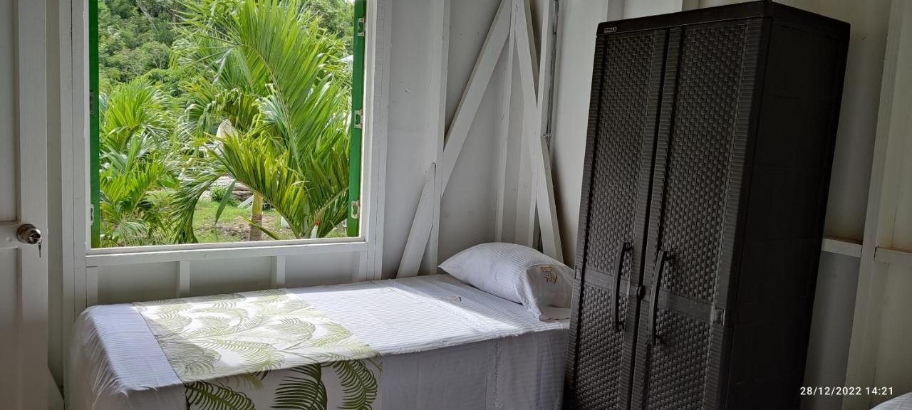 Hotel Yellow Home Providencia Isla South West Bay Екстериор снимка