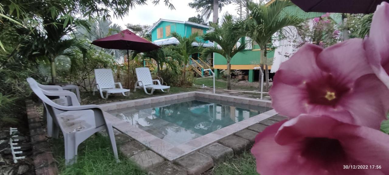 Hotel Yellow Home Providencia Isla South West Bay Екстериор снимка