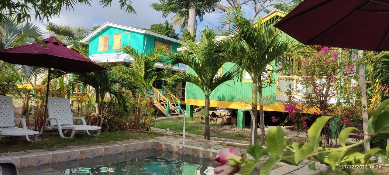 Hotel Yellow Home Providencia Isla South West Bay Екстериор снимка