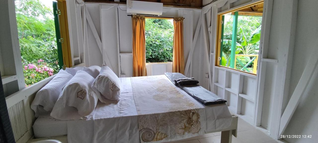 Hotel Yellow Home Providencia Isla South West Bay Екстериор снимка