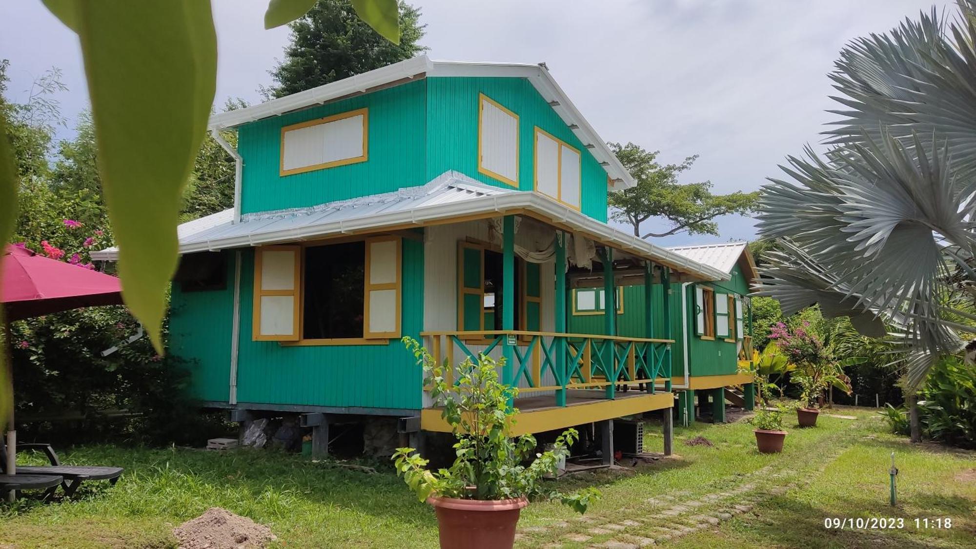 Hotel Yellow Home Providencia Isla South West Bay Екстериор снимка