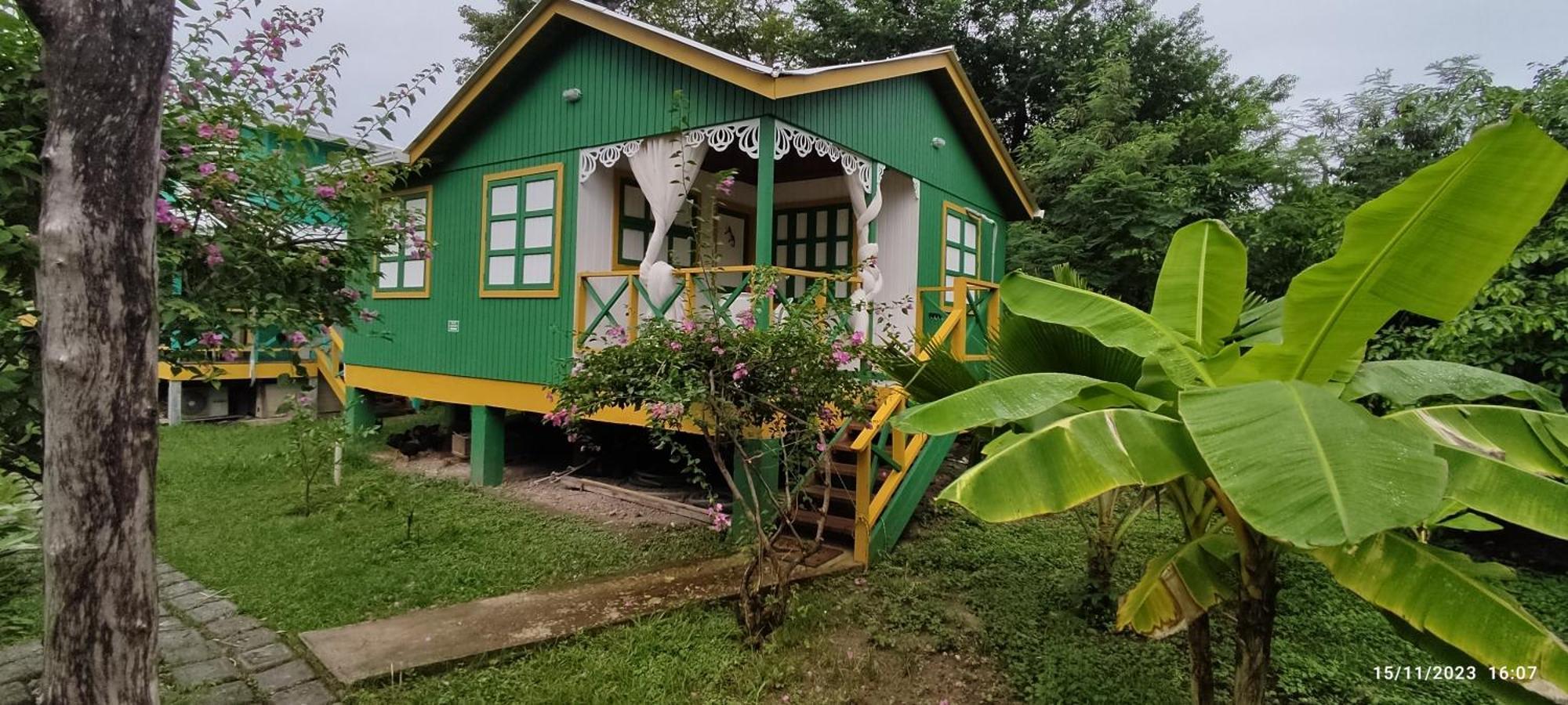 Hotel Yellow Home Providencia Isla South West Bay Екстериор снимка