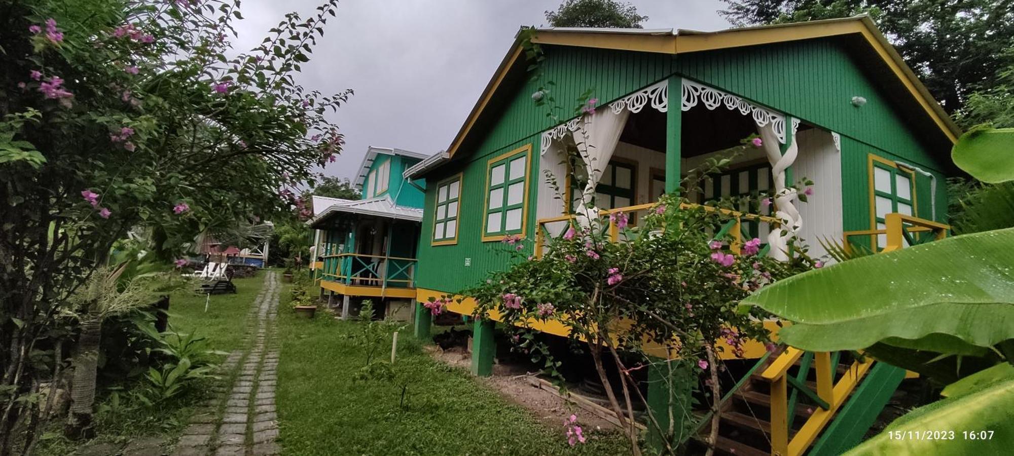 Hotel Yellow Home Providencia Isla South West Bay Екстериор снимка