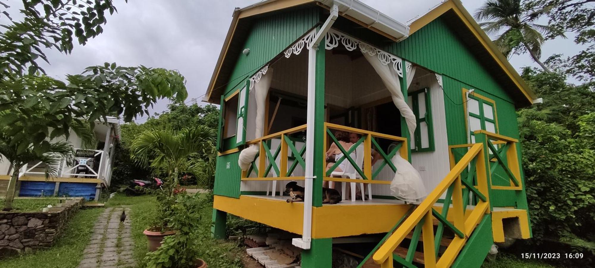 Hotel Yellow Home Providencia Isla South West Bay Екстериор снимка