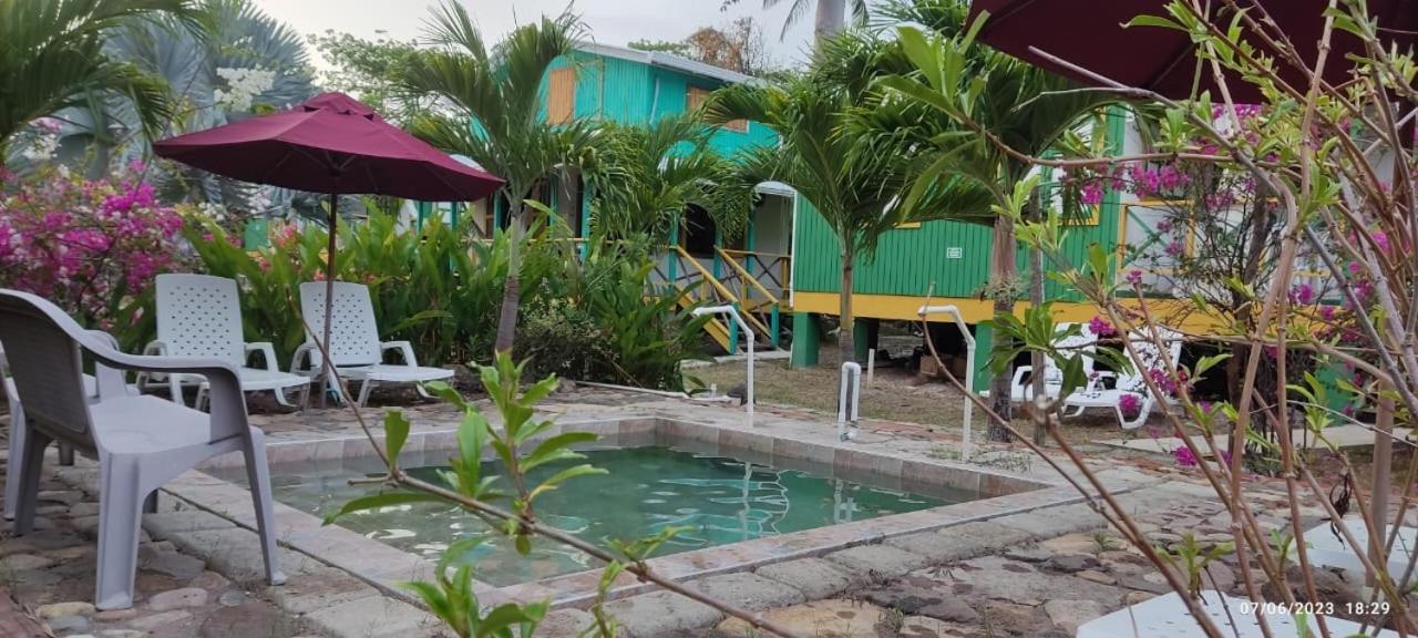 Hotel Yellow Home Providencia Isla South West Bay Екстериор снимка