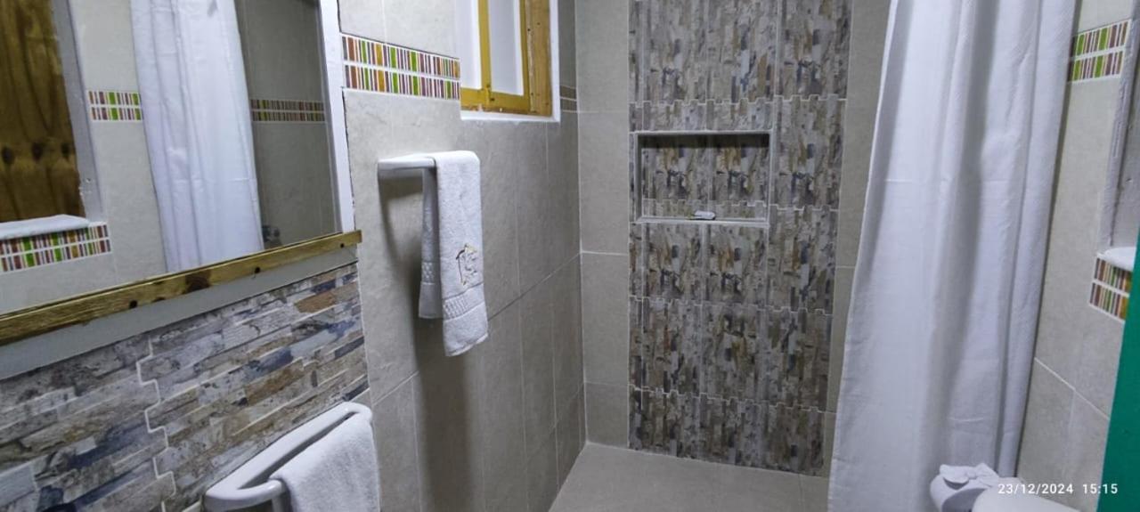 Hotel Yellow Home Providencia Isla South West Bay Екстериор снимка