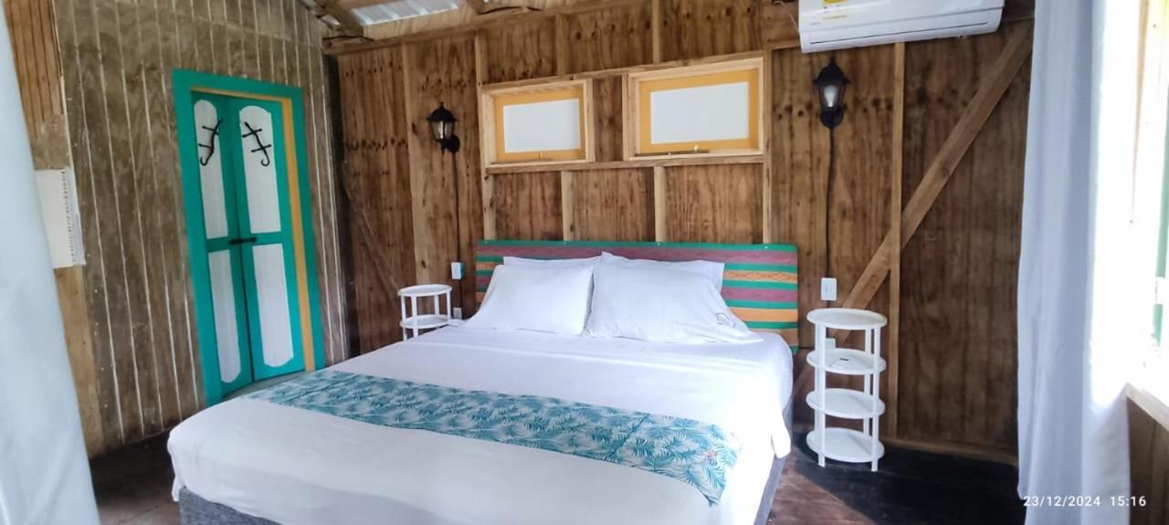 Hotel Yellow Home Providencia Isla South West Bay Екстериор снимка