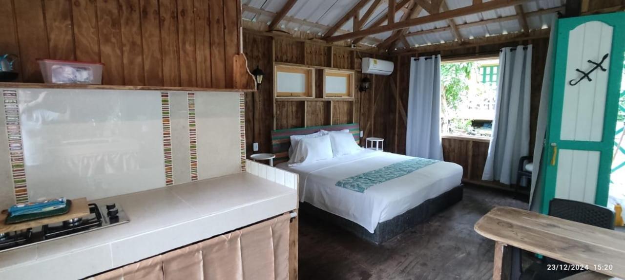 Hotel Yellow Home Providencia Isla South West Bay Екстериор снимка