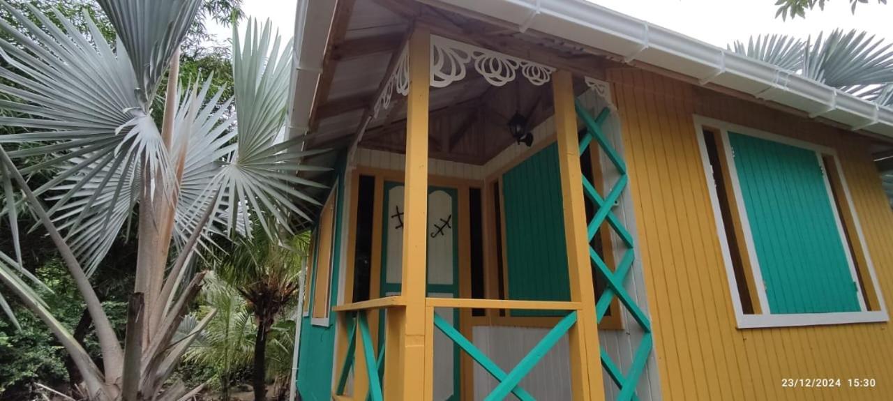 Hotel Yellow Home Providencia Isla South West Bay Екстериор снимка